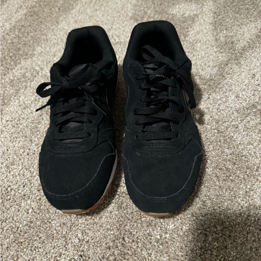 Nike, black, nearly new, women’s size 8.5 sneakers